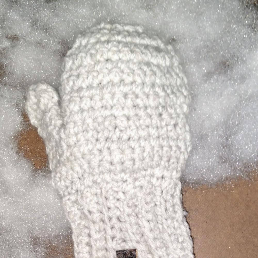 Mittens - Picture 3 of 3